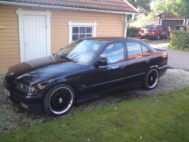http://i1136.photobucket.com/albums/n488/Thell82/BMW%20JDM3/DSC00129.jpg