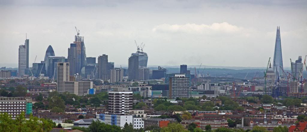 IMAGE: http://i1136.photobucket.com/albums/n492/chrissjohn/PHpano2.jpg